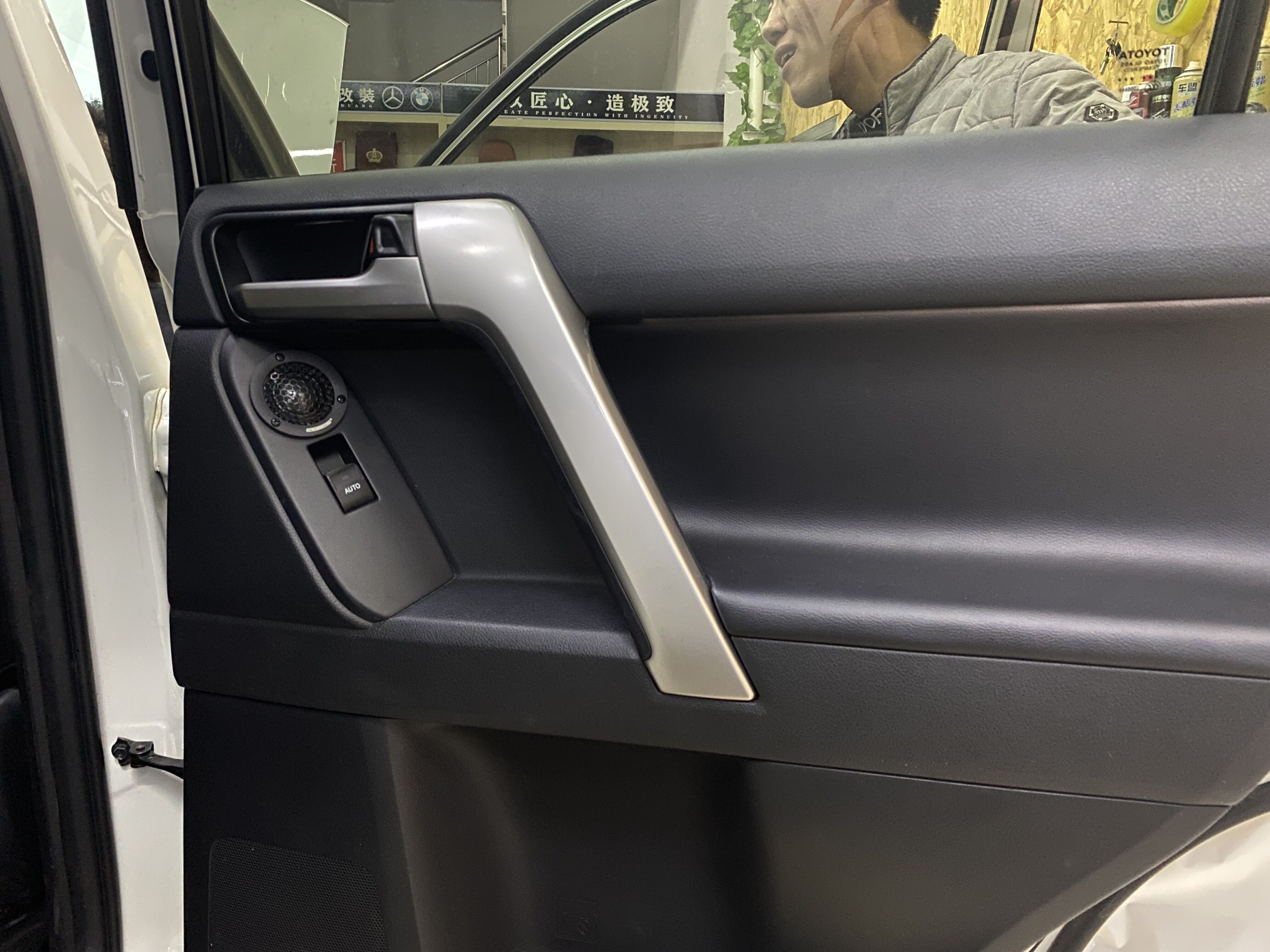 保定丰田霸道丹拿音响改装效果图,临沂霸道汽车音响改装