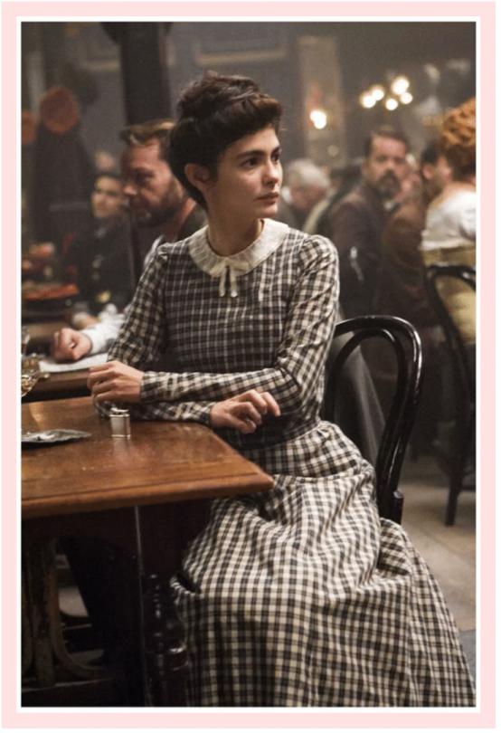 今年流行的简约风穿搭,简约时尚格子衣