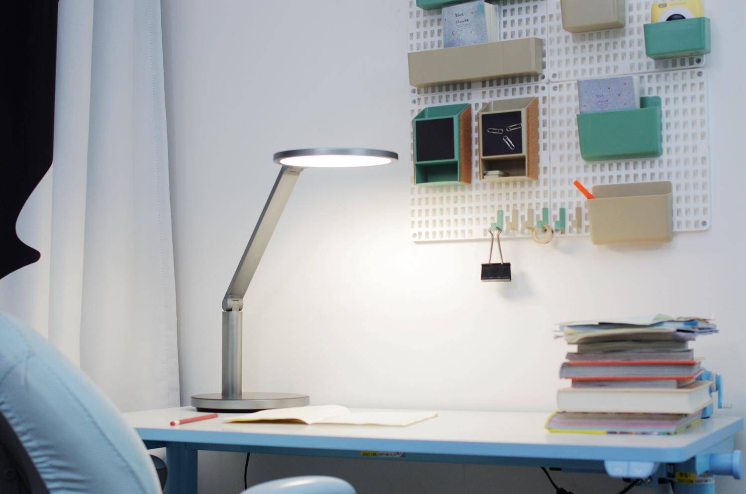 保护孩子眼睛第一步，我换上了孩视宝微导均匀光台灯