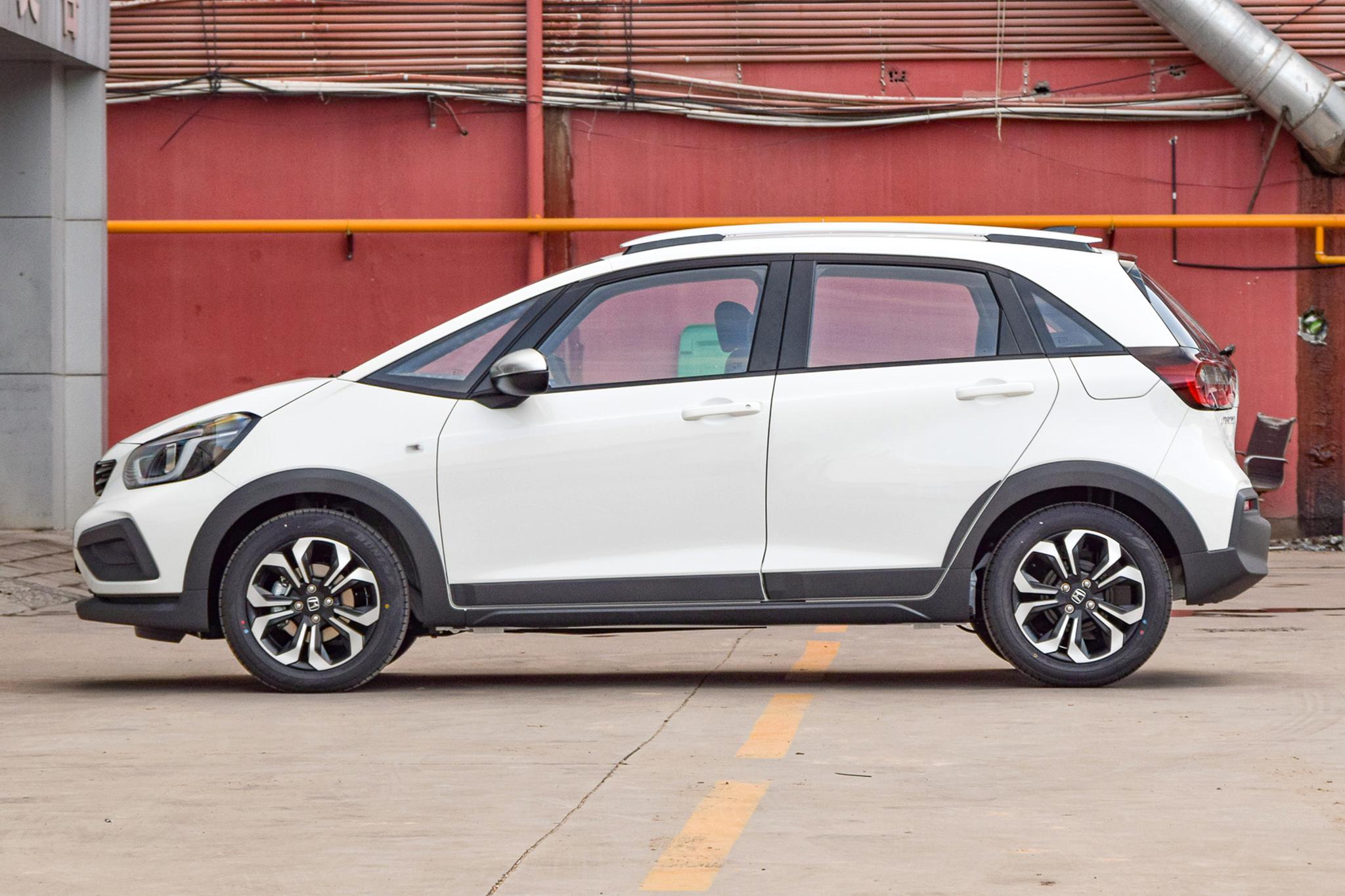 这二款日系耐用低价代步车，空间大油耗低，停车也方便养车也低廉