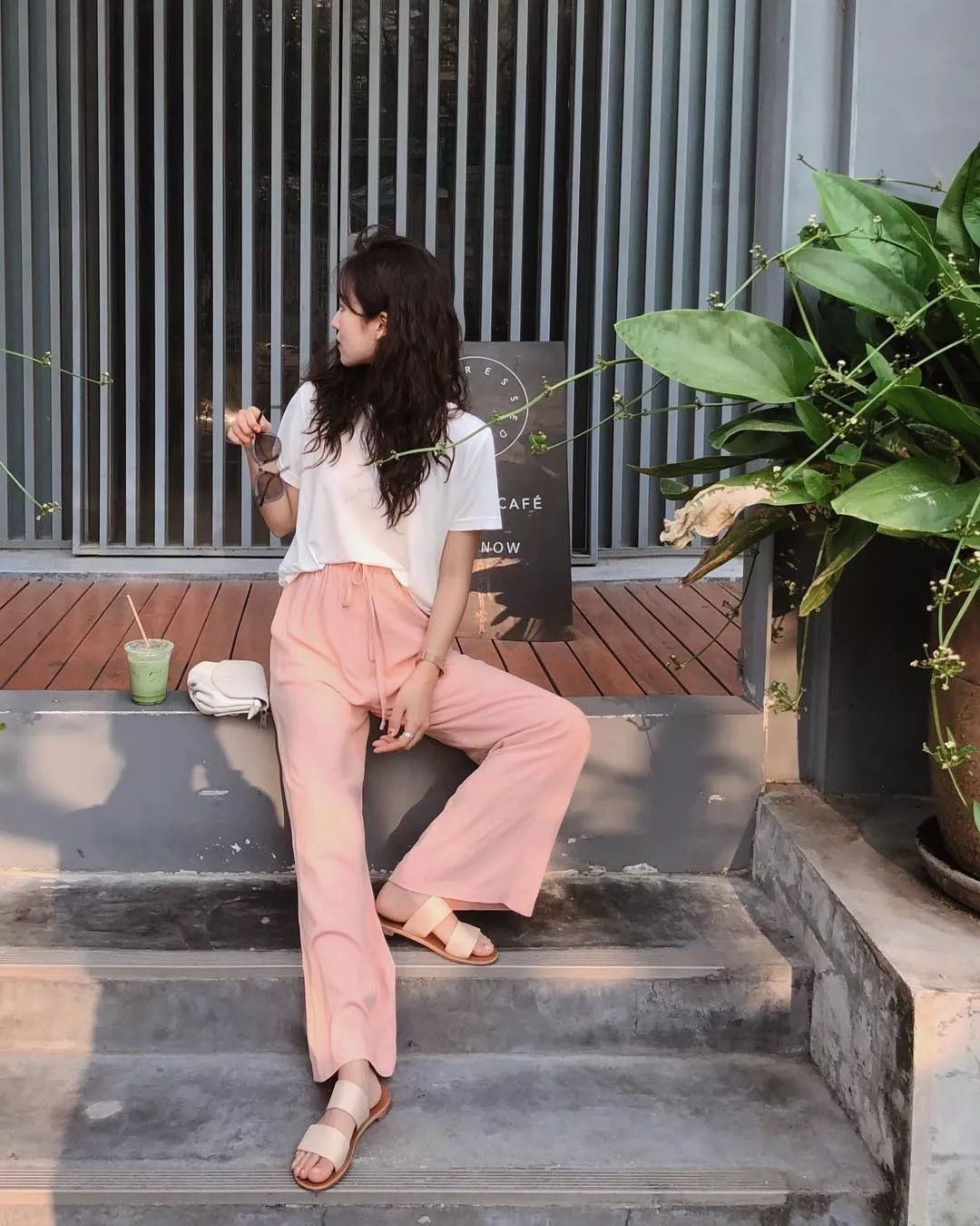 “凉凉裤”火了!一条凉凉裤=防晒+舒适+显腿长,小个子也适合