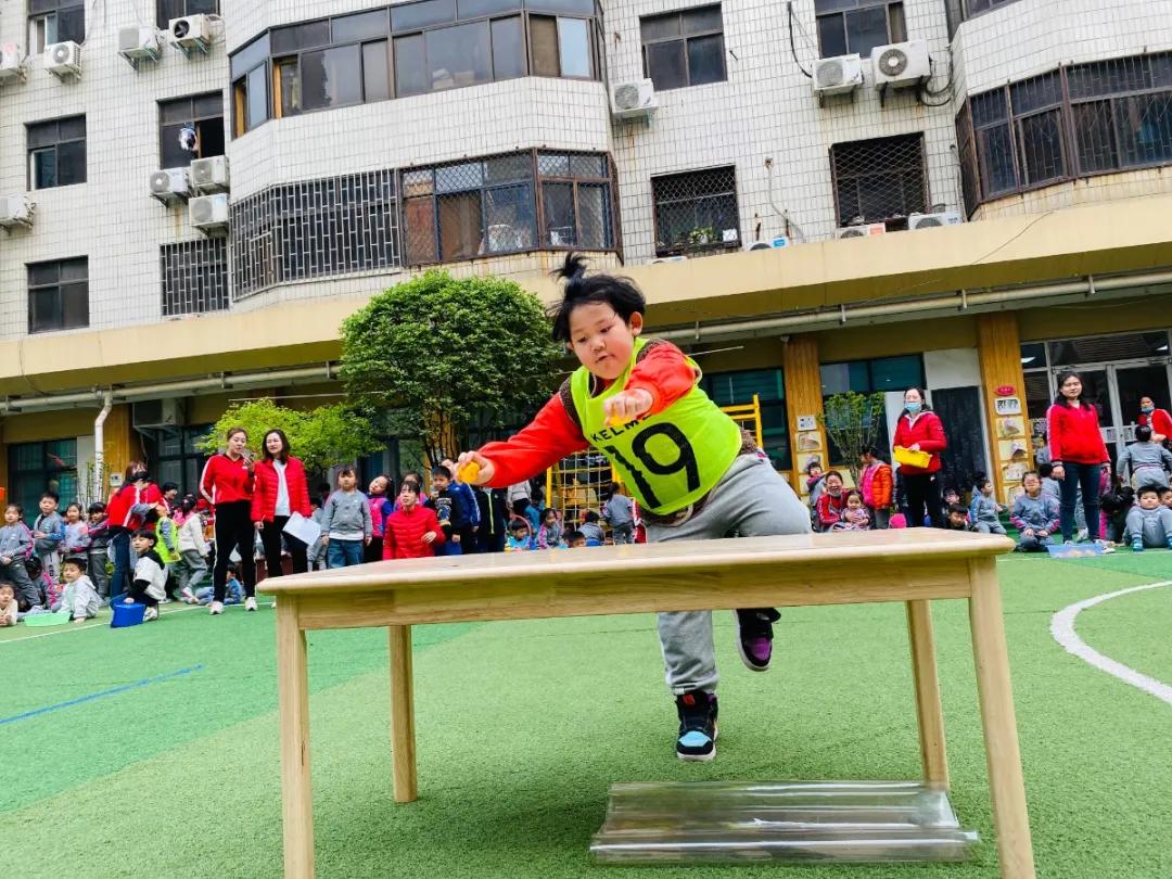 幼儿园足球嘉年华足球比赛视频,幼儿园足球主题游园活动