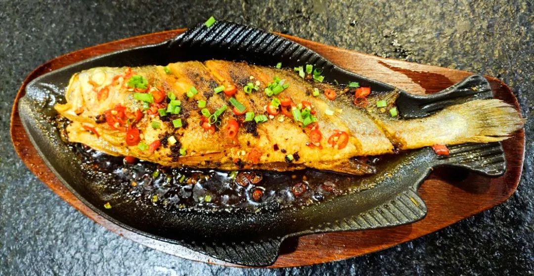 门头沟老牌美食摆上大排档！露天撸串火锅加烤鱼，100元买100瓶U8