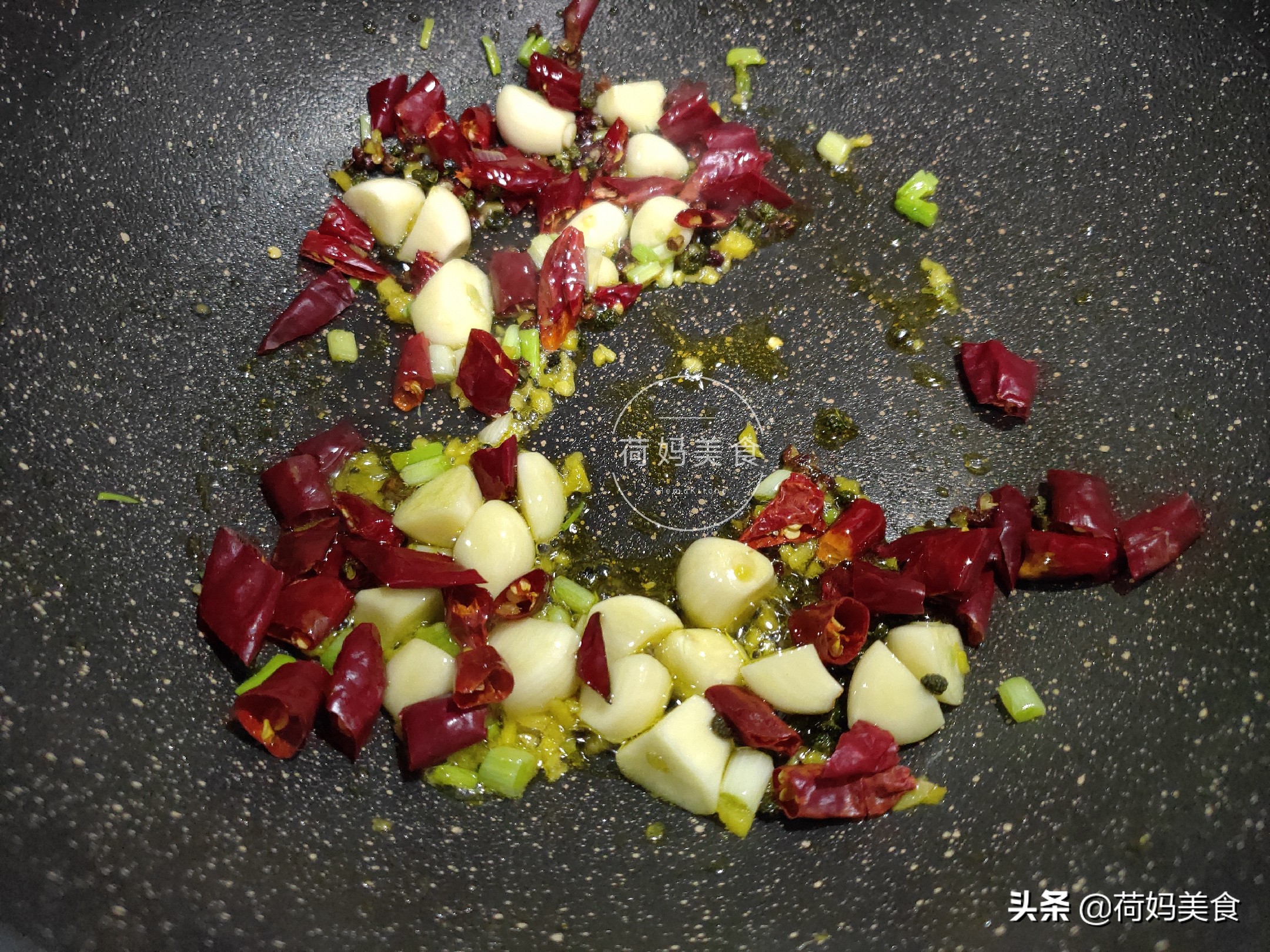 虾仁简单又下饭的做法很香很够味,虾仁的美味做法总有一款你喜欢