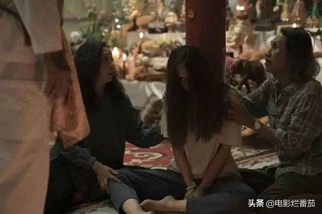 这部吓哭翻译组的电影，凭什么击败《黑寡妇》，夺取泰国票房冠军