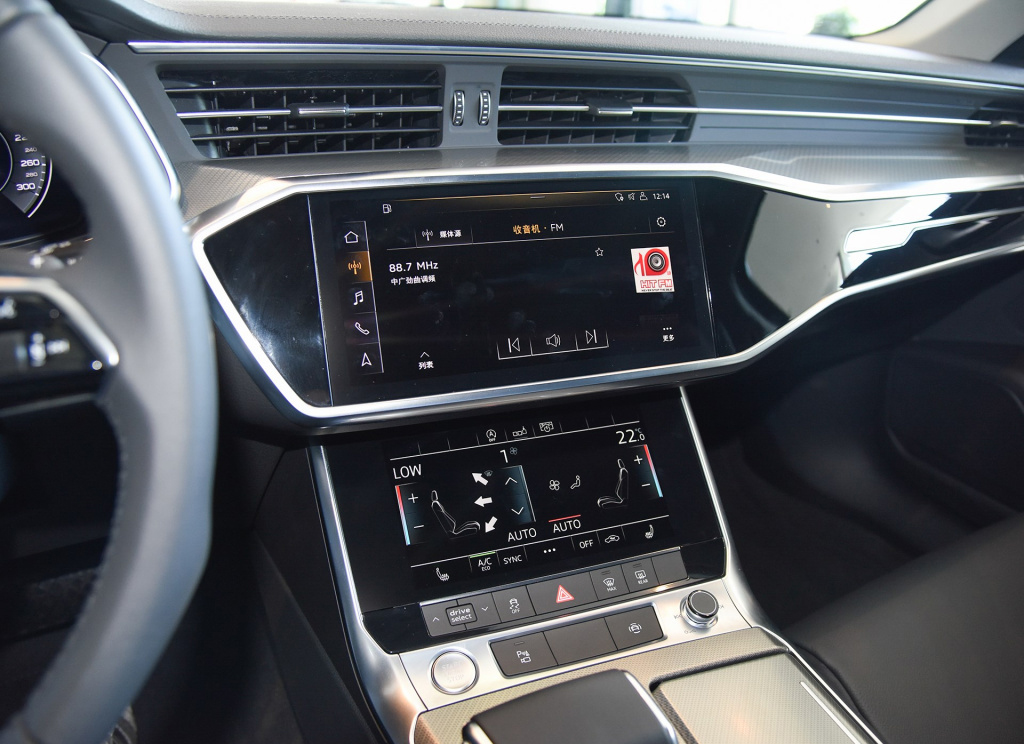 奥迪a6l乞丐版内饰,预算不到四十买啥车