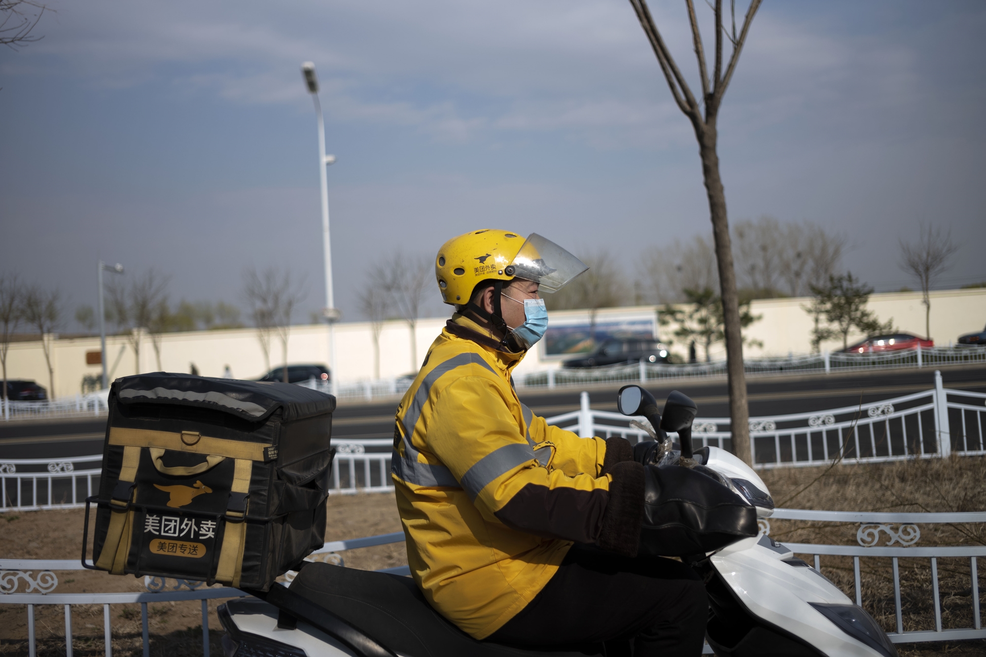 美团王兴，为什么让骑手注册个体户？详解他的套路，望周知