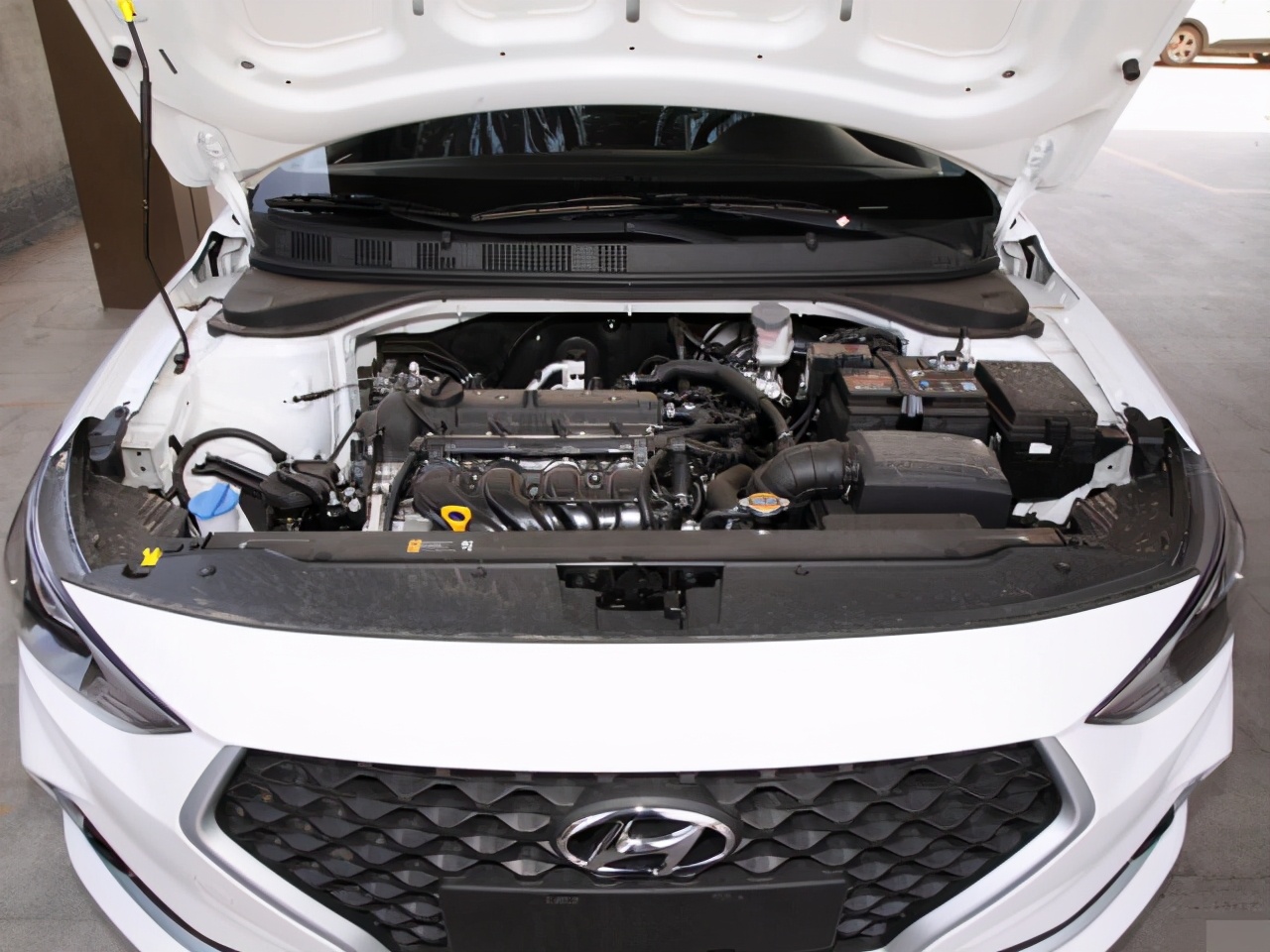 现代悦动怎么样值得购买吗,现代悦动和阳光车哪个省油