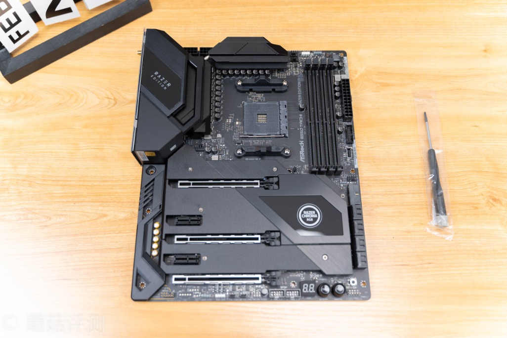 技嘉b550大雕主板评测,华擎x570太极雷蛇怎么样