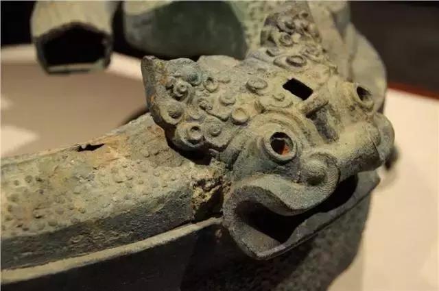 龙比虎厉害还是虎比龙厉害,龙跟虎是百兽之王吗