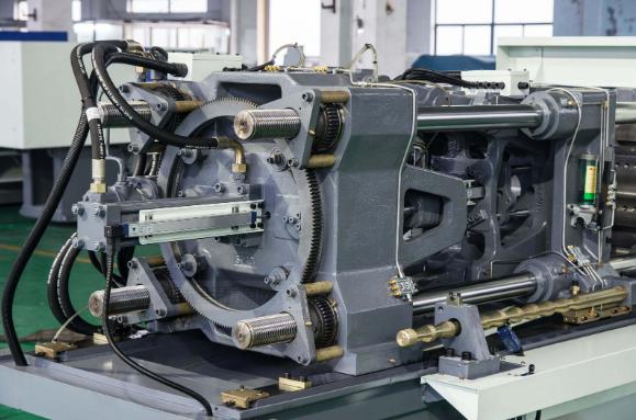 维保师傅的日常,注塑机的维修和维保有前途吗