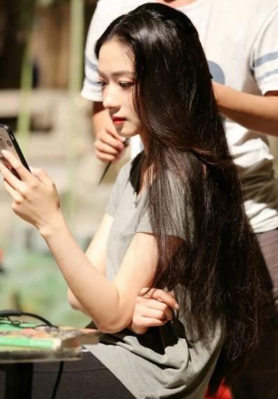 ​建议皮肤“坑洼”的女生，多在这件事花功夫，脸上净爽还更嫩了