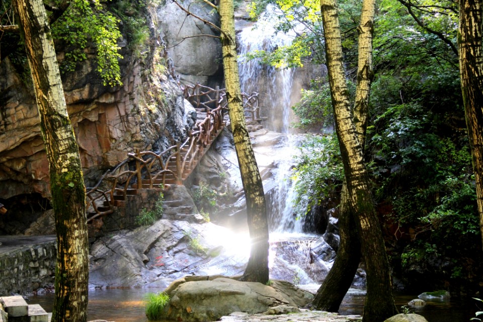 宿在驼梁，感受一种无忧的生活/郝贵云