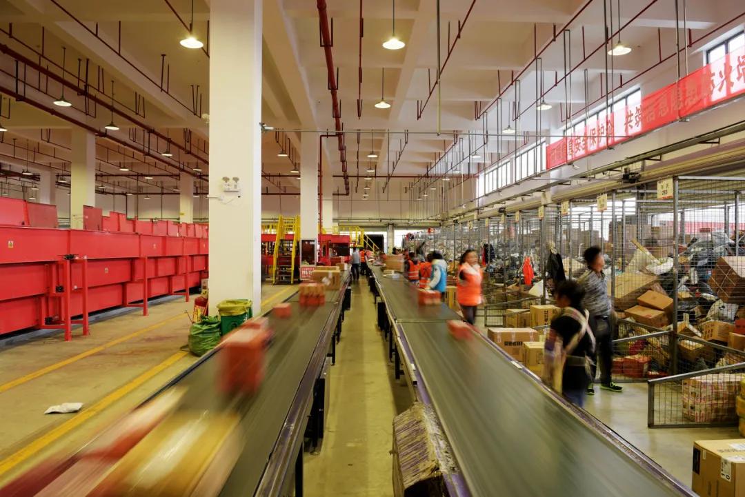 生鲜放坏、电器失踪，京东618大面积爆仓？