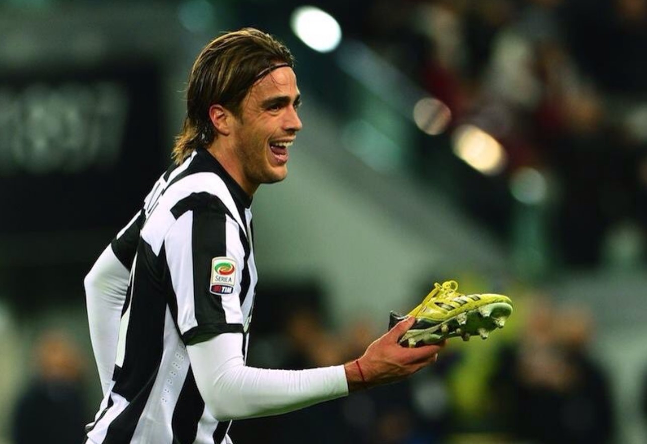 他曾率尤文不败夺冠重回米兰被骂水货草根射手书写豪门历史