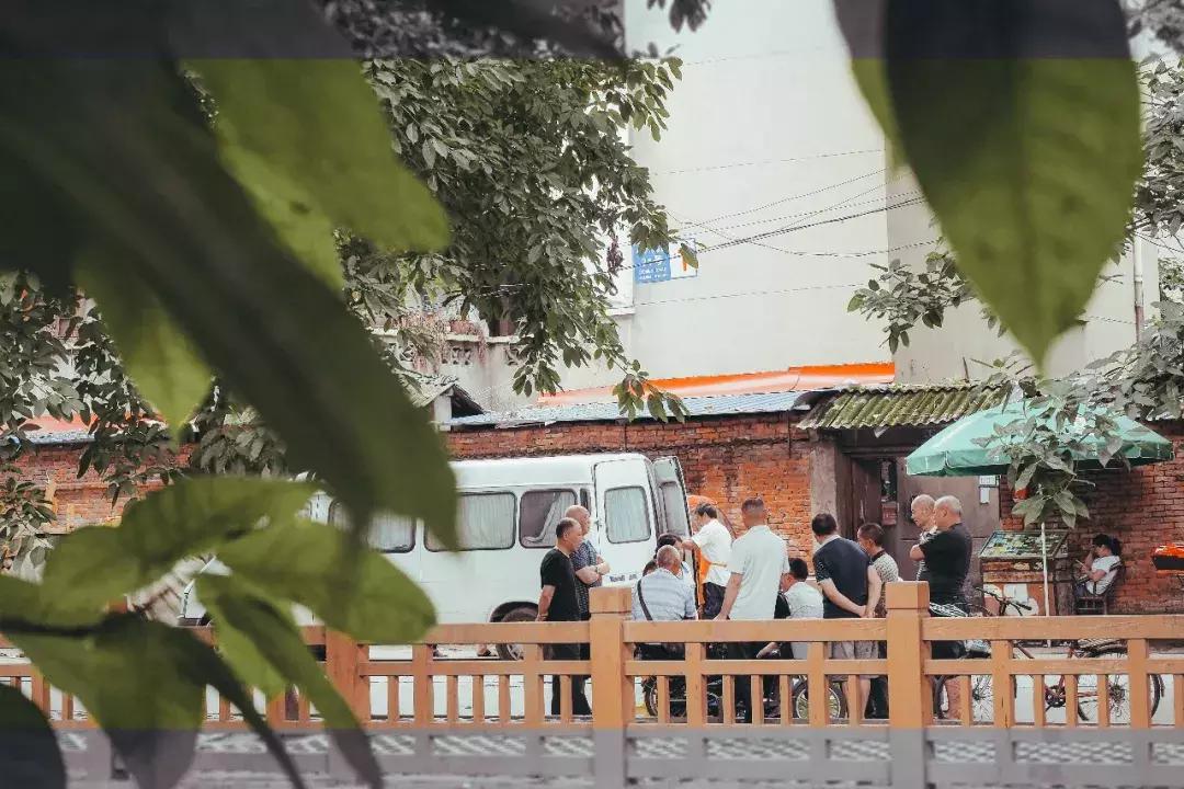 荷花池vs春熙路,成都荷花池攻略技巧