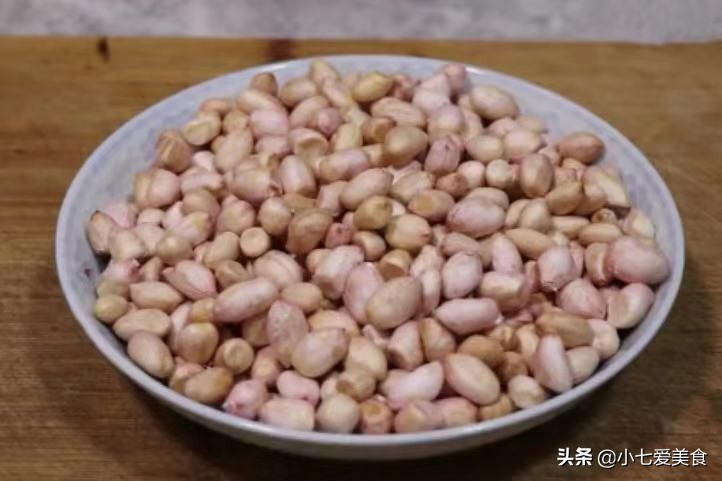 煮花生米煮熟了要盖锅盖吗,煮花生米时要不要扒拉扒拉