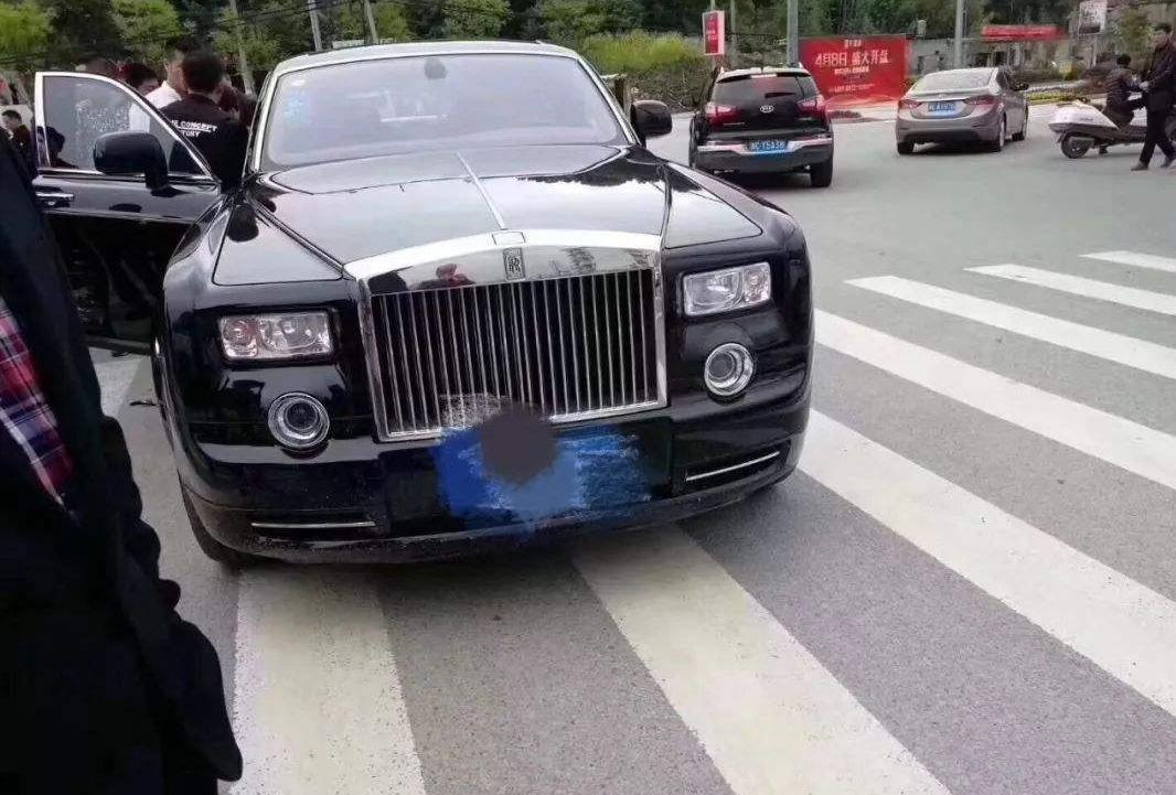 撞到豪车该怎么处理,撞了豪车保险怎么赔