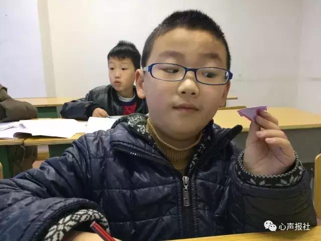 三年级想象作文老鼠乘纸飞机,纸飞机的作文三年级