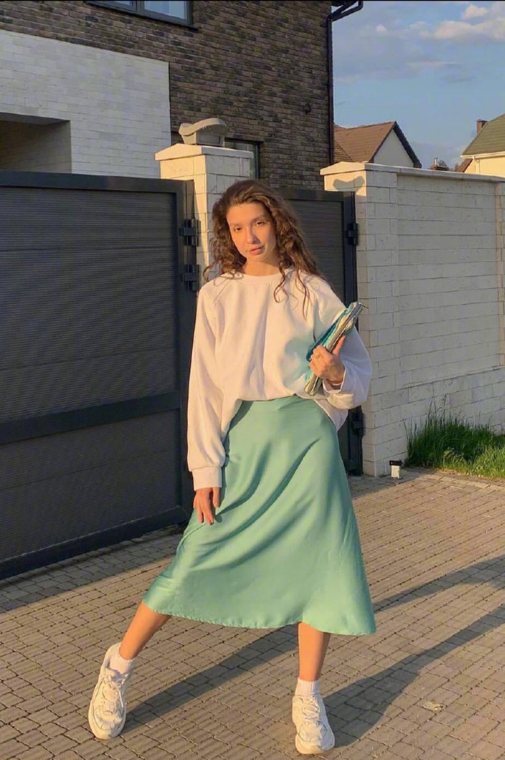 秋冬小白鞋怎么穿搭最好看,初秋鞋子百搭