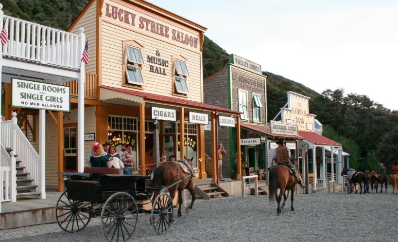 新西兰一小镇挂牌出售，364万平仅售5300万，租下来一天仅3.5万