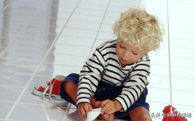 孩子不爱穿鞋好处,孩子不爱穿鞋对身体的危害