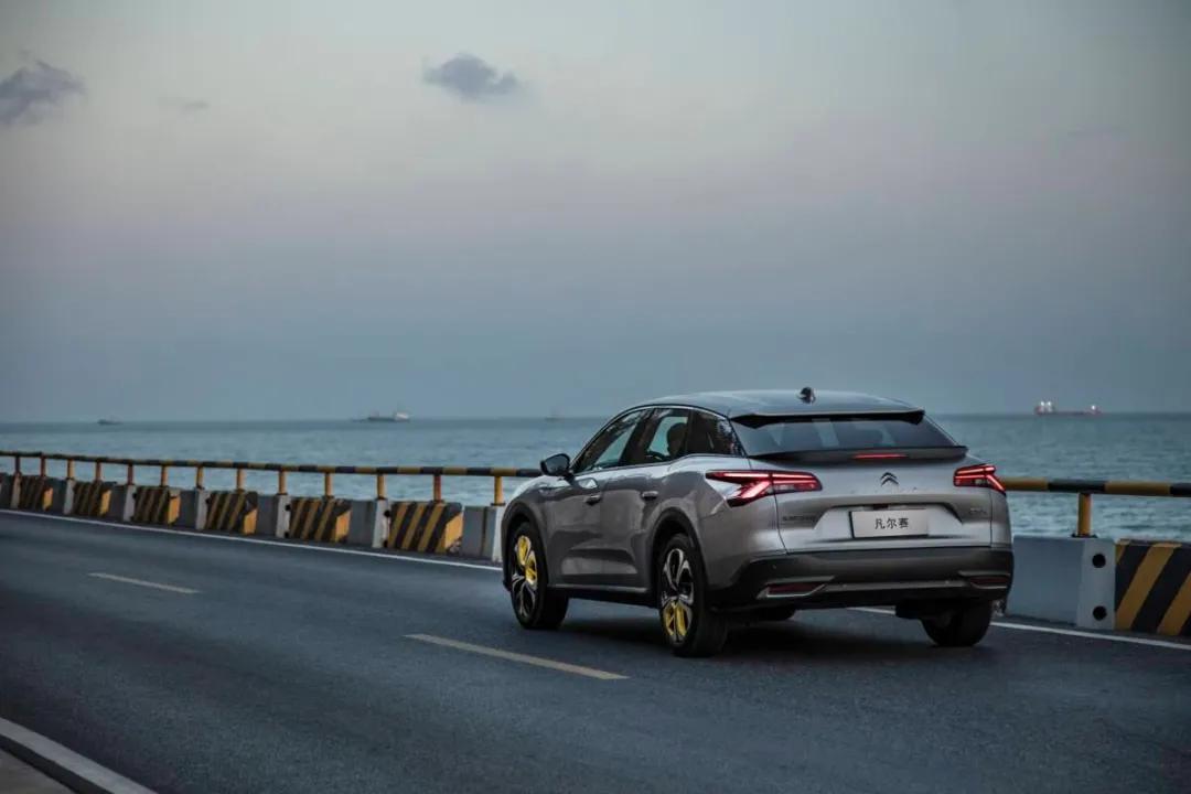 凡尔赛深度试驾怎么操作,凡尔赛沉浸式体验