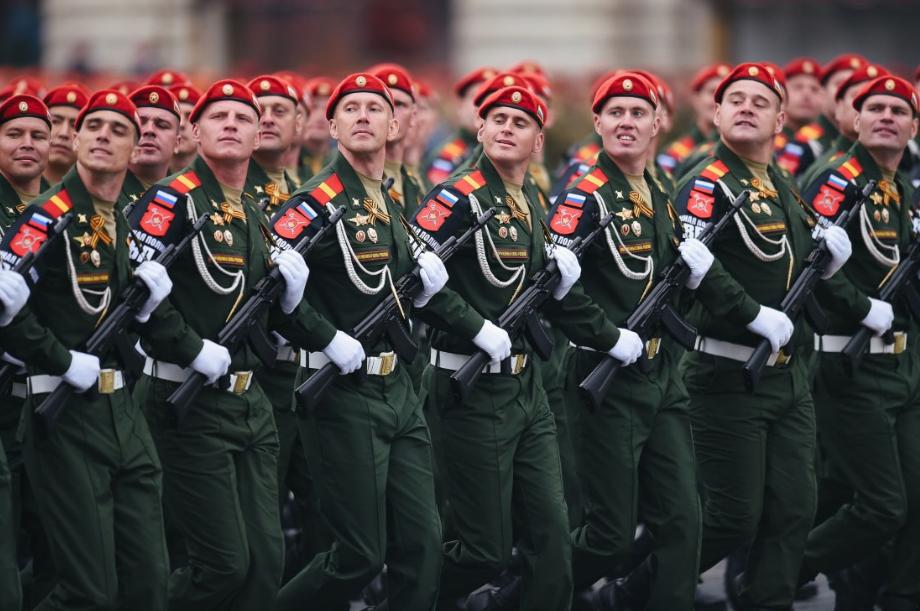 中国*警武**司令、俄罗斯近卫军司令、美国国民警卫局局长谁权力大?