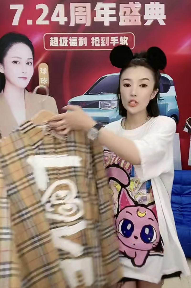 直播间抢秒杀童装,清仓抢货童装直播间