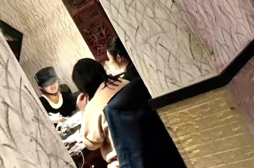 孕妈吃辣胎儿会是什么感觉,孕妈妈吃辣羊水也会变辣吗