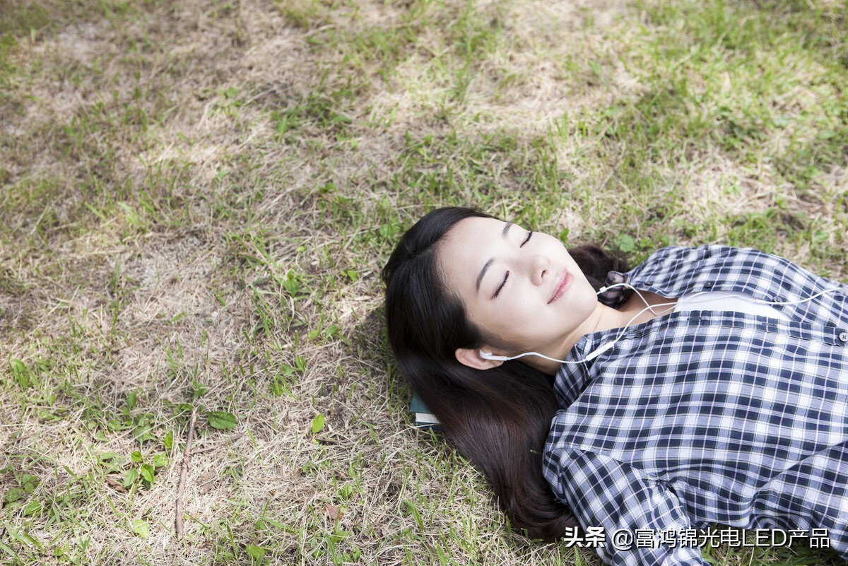 女朋友亲了别人一口还能要吗,女朋友以前跟别人亲过嘴怎么办