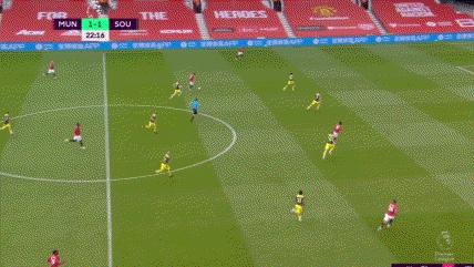 无奈2-2！6000万巨星造2球后变罪人，曼联2大命门被踢爆