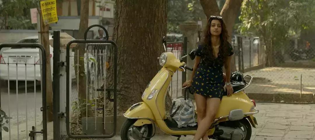 装瞎误闯凶案现场，憋尿看完怒打五星