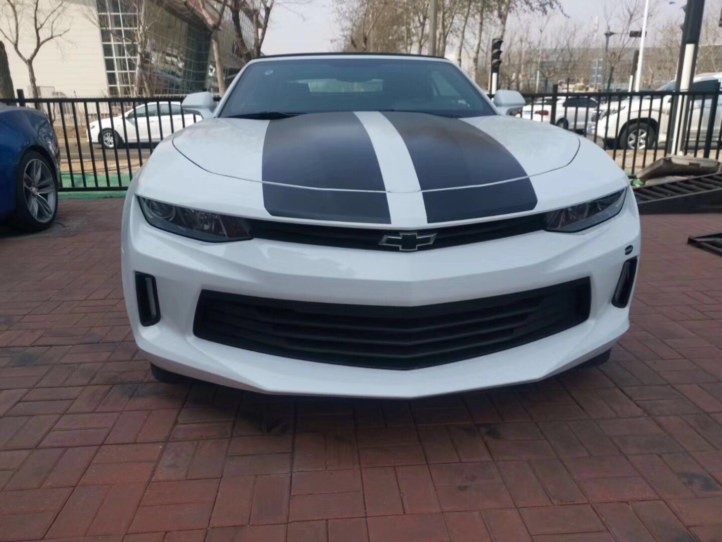 雪佛兰科迈罗四座敞篷天津港价格,雪佛兰科迈罗zl1黑武士敞篷