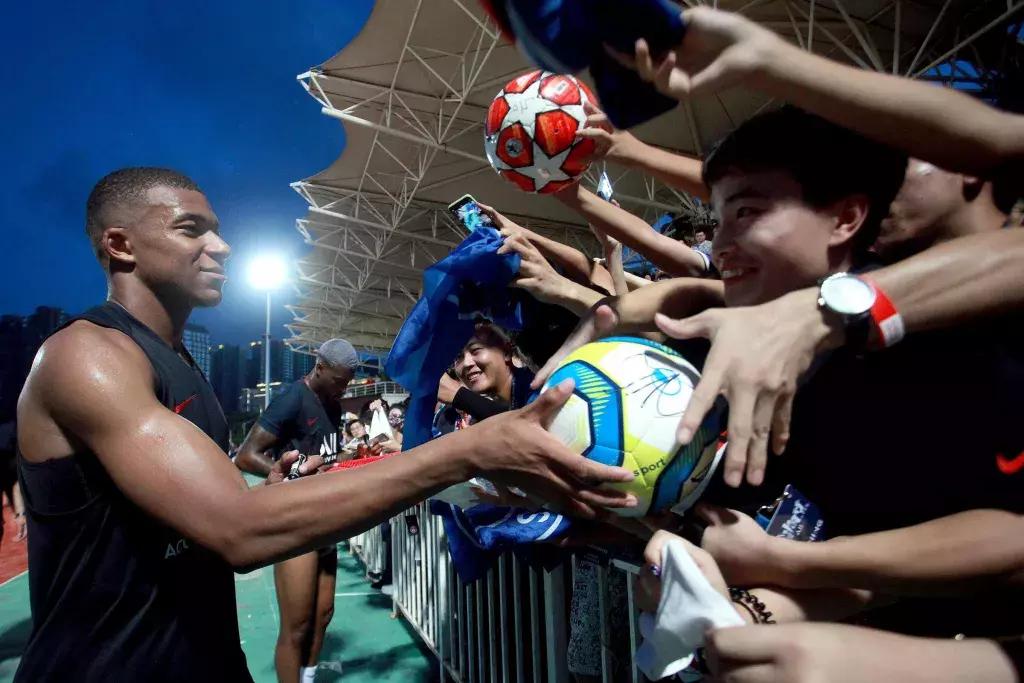 巴黎圣日耳曼抵达伯纳乌,巴黎圣日耳曼姆巴佩射门训练