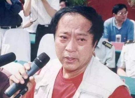 他是冯巩搭档，娶恩人之女，恋25年却在58岁离婚，曾在跳水中晕倒