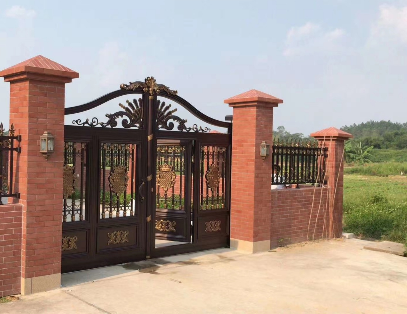 双开铝艺大门安装,双开铝艺大门