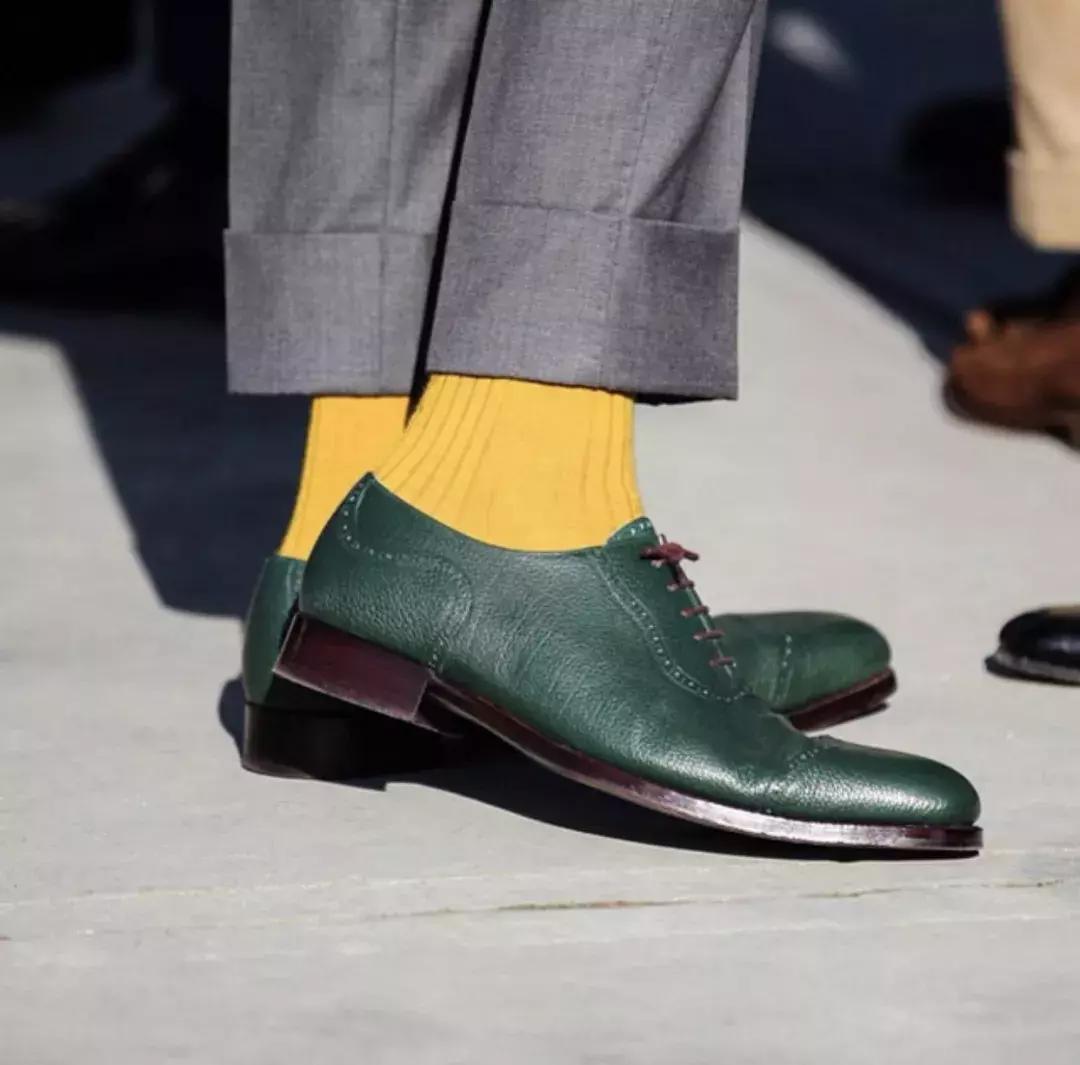 为什么有男性喜欢穿袜子的女生,为什么女生都喜欢男生穿袜子