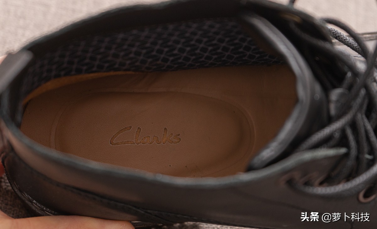 穿黑色皮靴,clarks经典款沙漠靴搭配