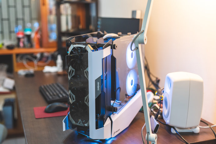 圣诞节前装一台白色雪花主机