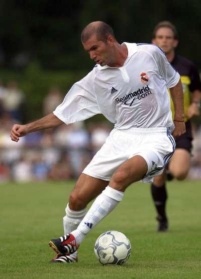 齐达内铁头功可以吹黄牌么,足球经典瞬间内马尔