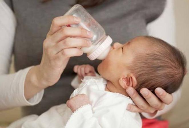 宝宝每次喝奶的量都很少怎么办,宝宝每次喝奶都剩30ml怎么办