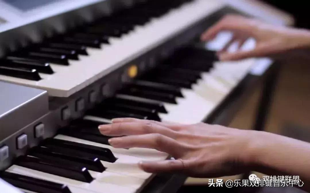 坚持不懈、超越自我，用双排键诠释体育精神