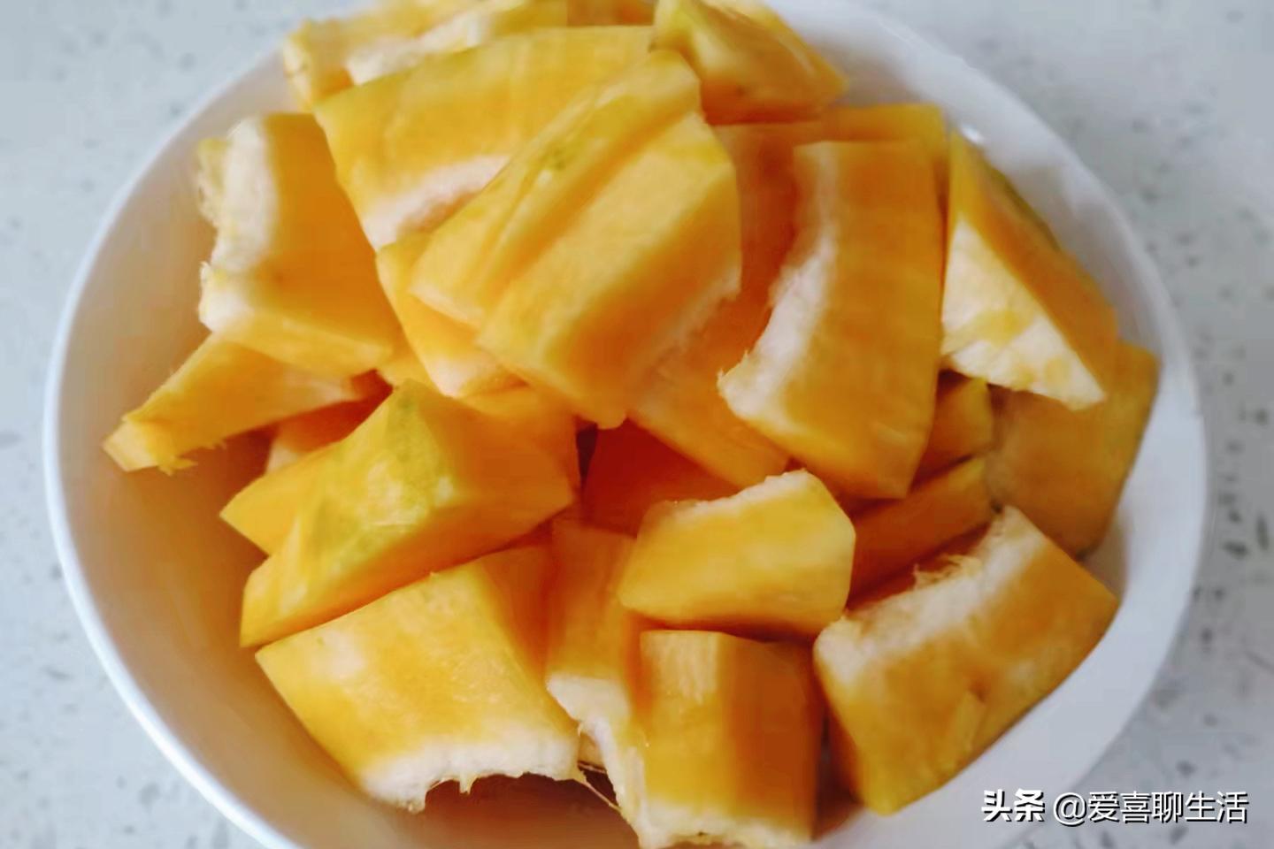 秋季，少吃土豆多吃它，买来去皮切块，锅中一炒，软糯喷香真馋人