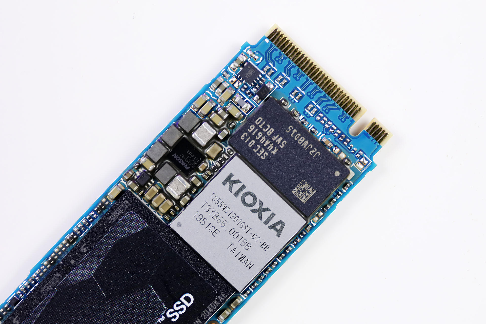 铠侠rd20固态硬盘,铠侠rd20和英睿达固态硬盘哪个好