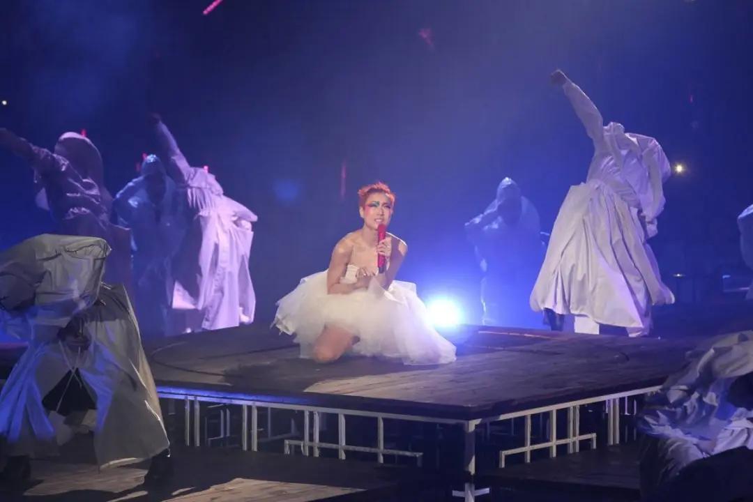 郑秀文高山低谷,郑秀文的霸气