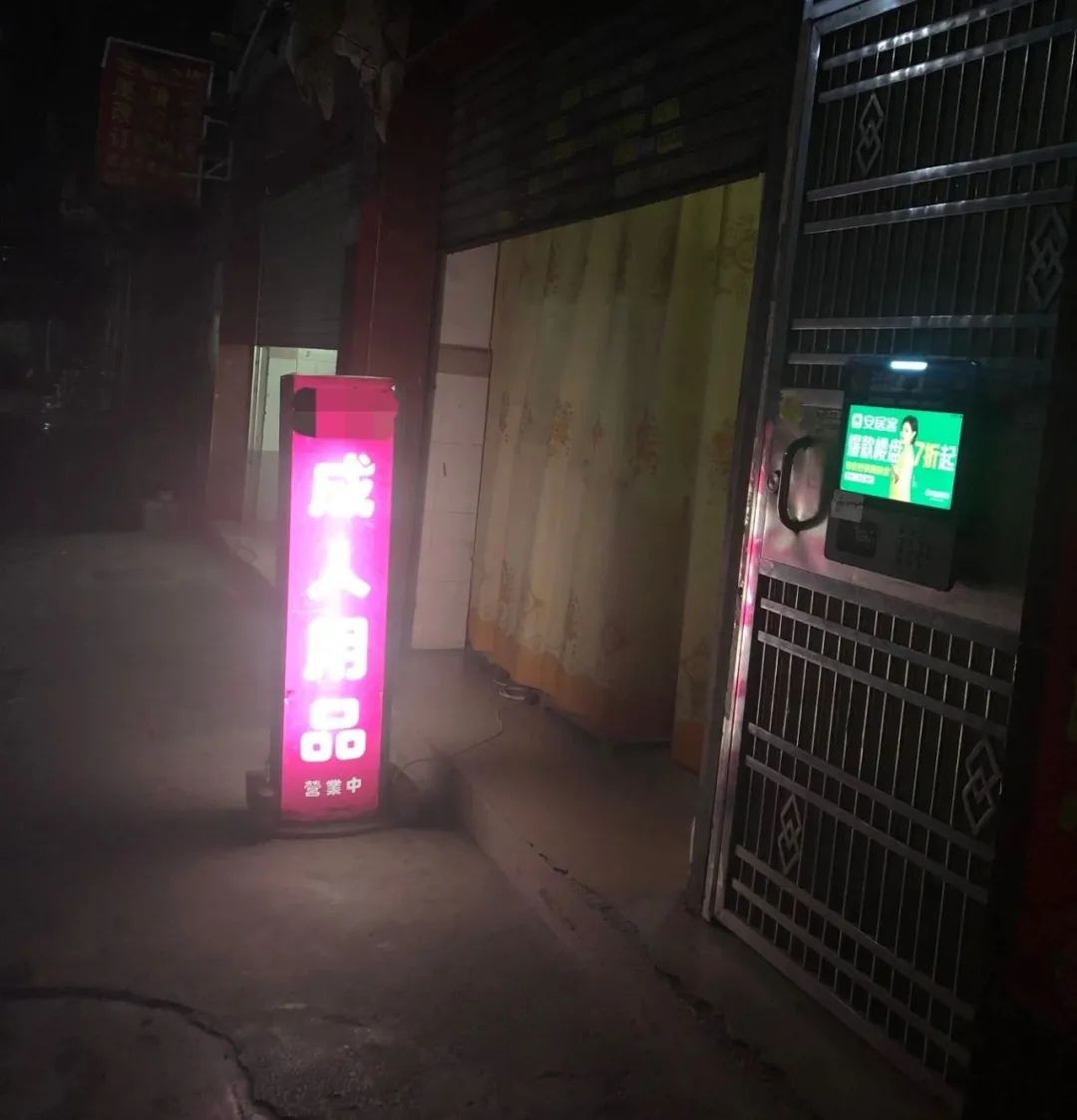 *人用成品**店为什么总开在巷子里？