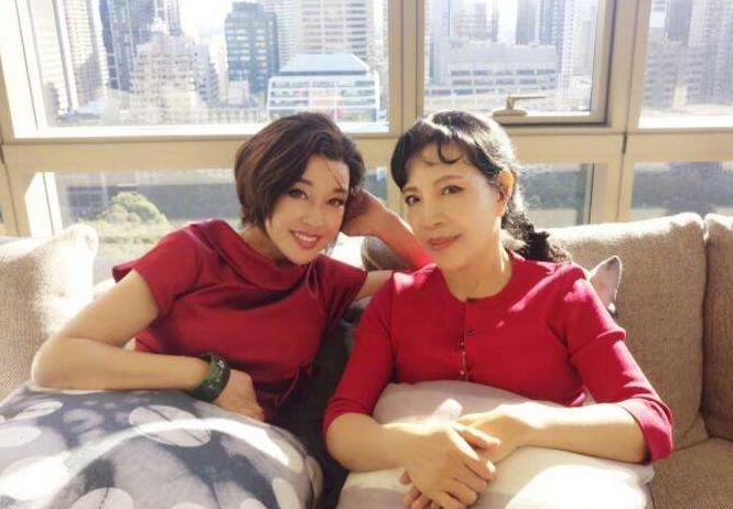 刘晓庆与同母异父妹妹相伴60年,刘晓庆与妹妹相伴60年