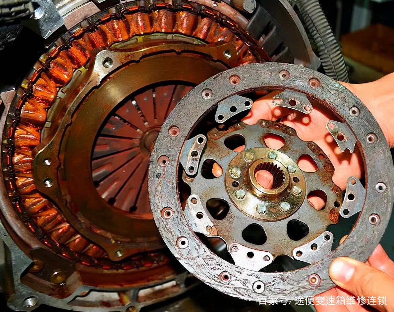 荣威ei6变速箱换挡有顿挫感,19款荣威ei6变速箱渗油