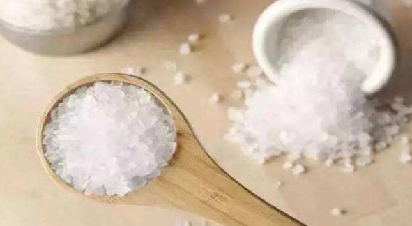 去黑头小妙招你的黑头有救了,鼻子有黑头教你自制去黑头小妙招